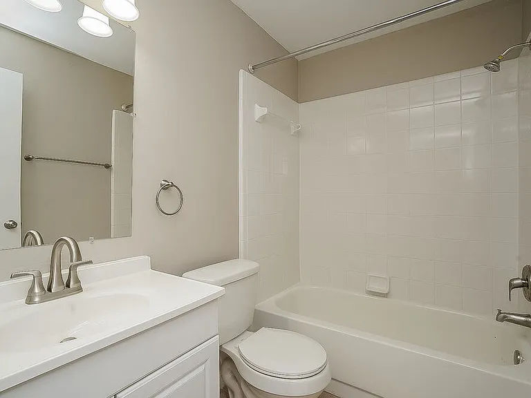 1070 Bridlewood Way — Photo 10