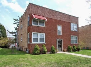 8951 Lavergne Ave APT 2B, Skokie, IL 60077