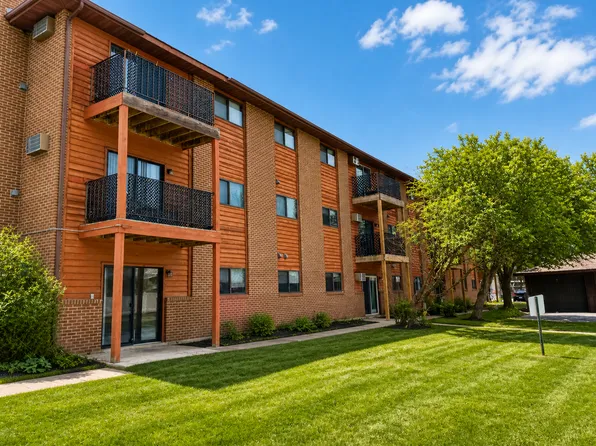 Briarwood Estates, 901 Country Club Dr #411d3a025, Marshall, MN 56258