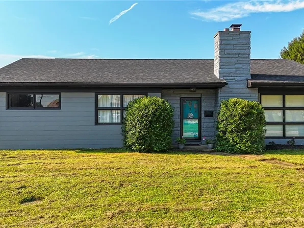 138 E 5th St, Williamstown, WV 26187
