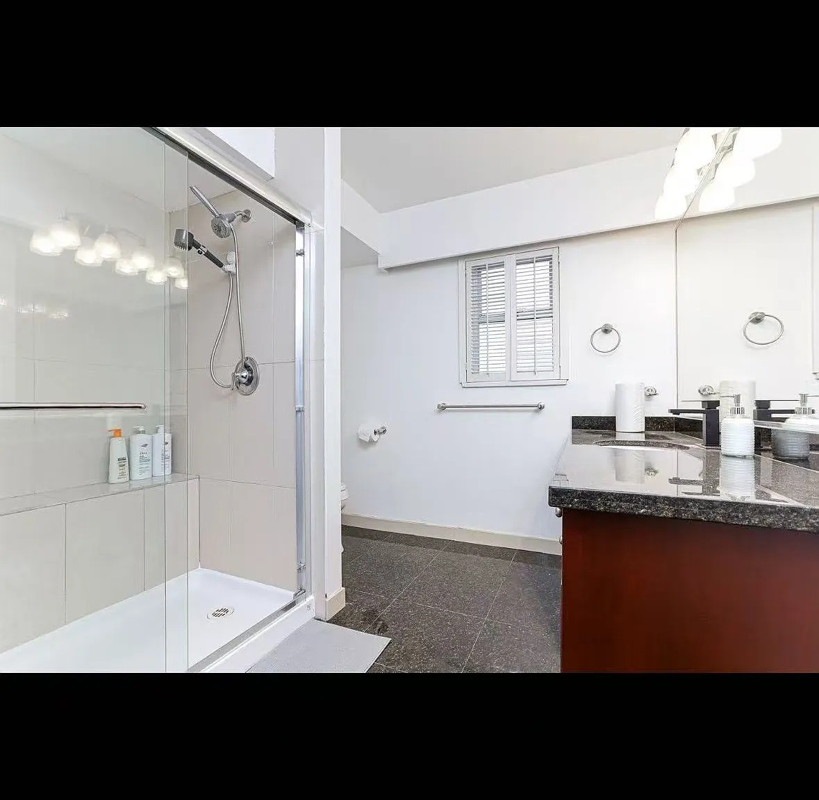 5 bed, 2600 sqft, $1,550 — Photo 3