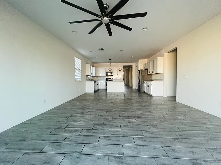 272 E Hawaii Dr — Photo 5