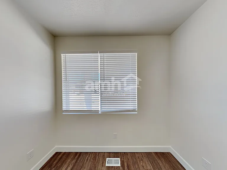 2184 E Silverado Ln — Photo 24
