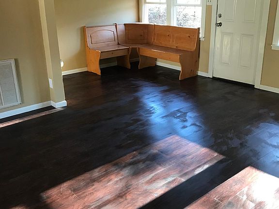 Living room 3 of 3