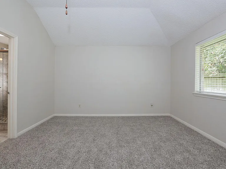 16035 Hollow Rock Dr — Photo 19