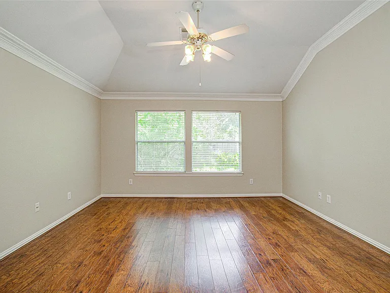 18223 Heathridge Ln — Photo 34