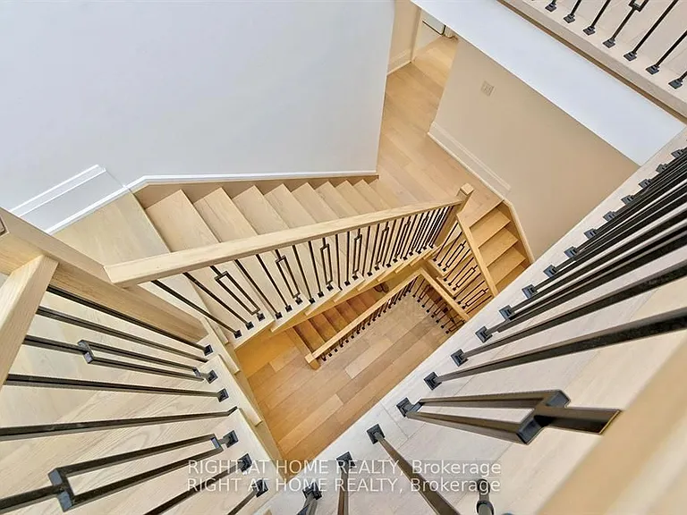 27 Hurlingham Cres — Photo 23