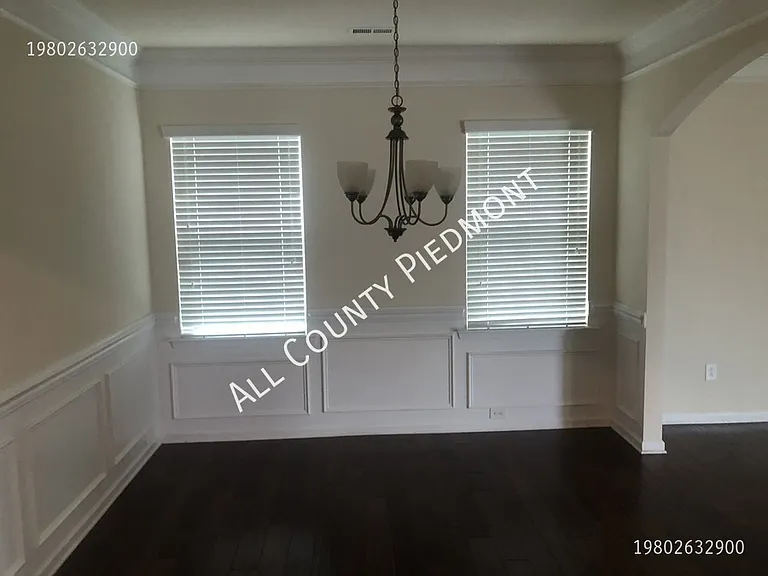 7711 Kelburn Ln — Photo 4