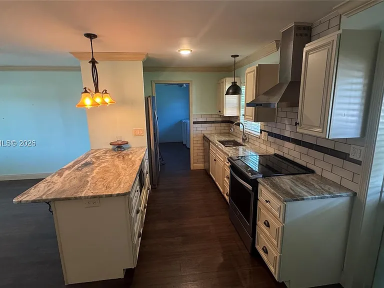 322 W Sample Ave — Photo 5