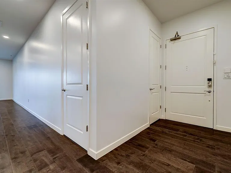 4820 Caroline St #404 — Photo 14