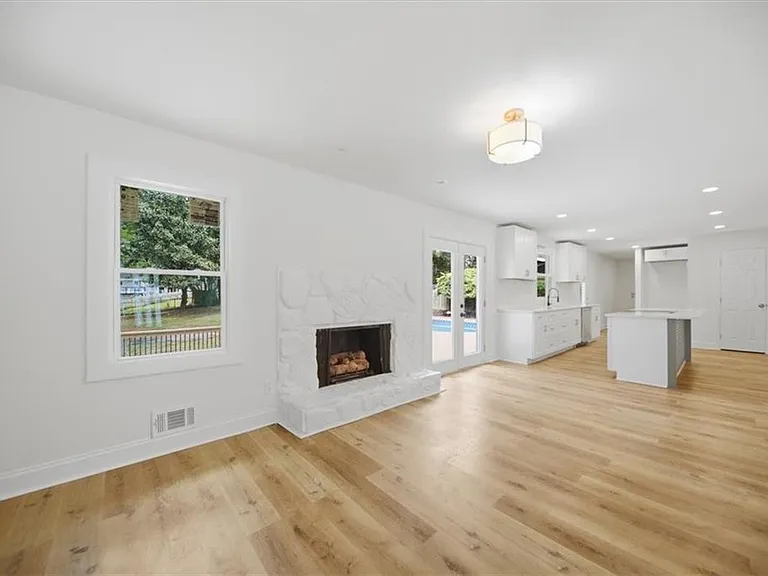 1073 Grayson Pkwy — Photo 9