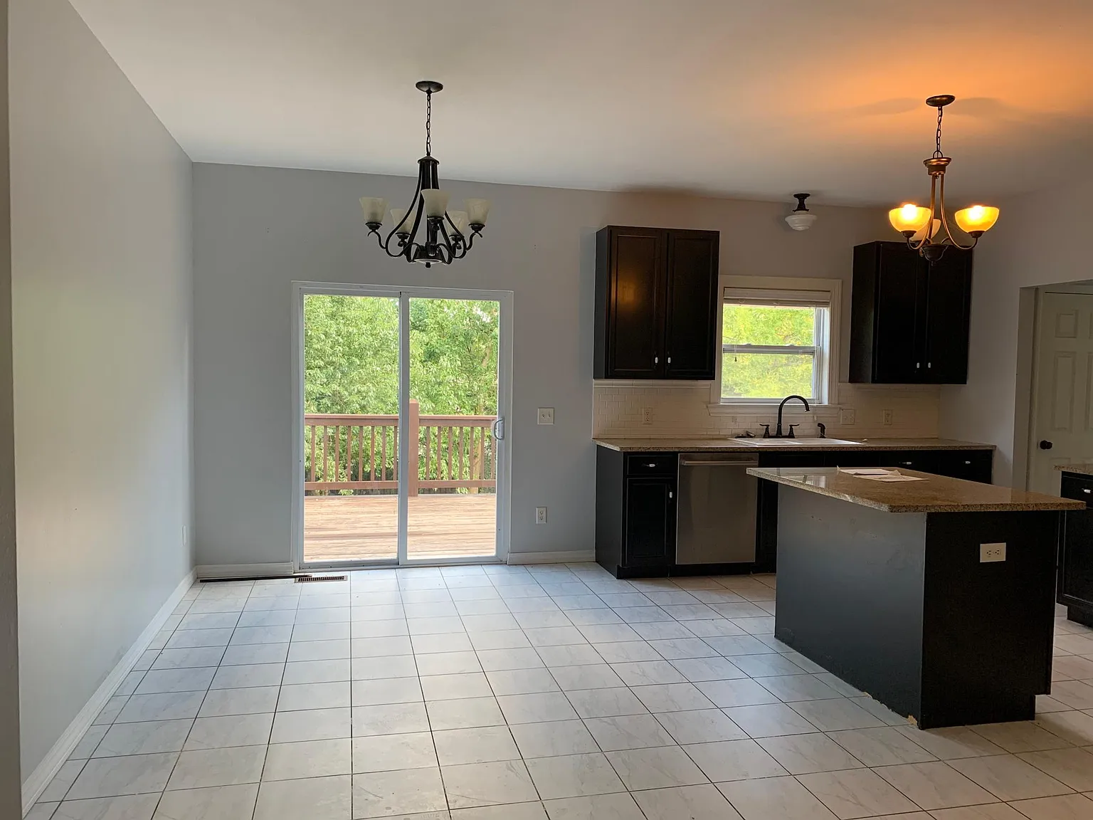 4 bed, 2456 sqft, $2,350 — Photo 3