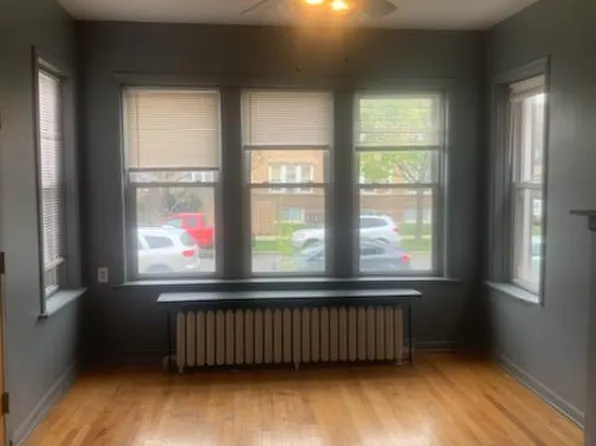 4105 W Barry Ave APT 1, Chicago, IL 60641