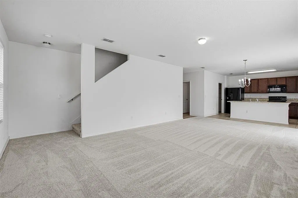 4 bed, 2.5 bath, 2432 sqft, $2,350 — Photo 4