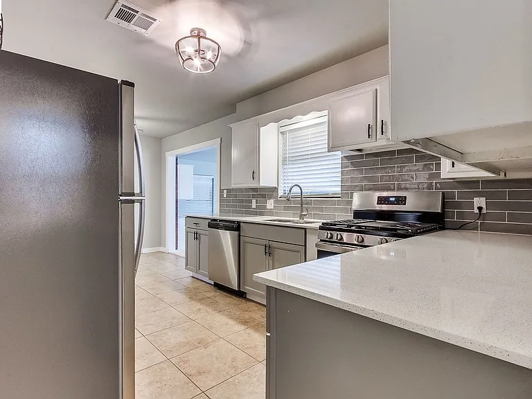 1909 Hardy Dr — Photo 22