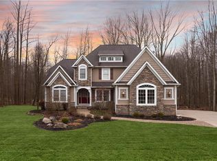 19180 Sanctuary Dr, Chagrin Falls, OH 44023