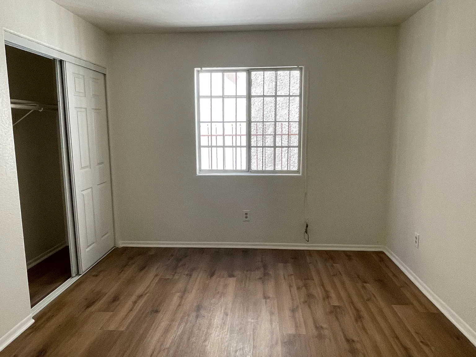 2 bed, 2340 sqft, $1,000 — Photo 4