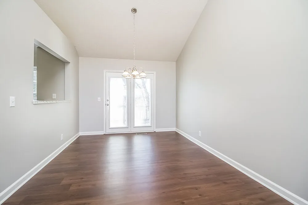 3 bed, 2.5 bath, 1908 sqft, $2,135 — Photo 4