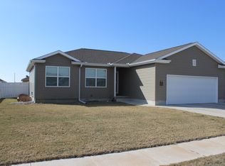 333 Dawn Dr, Columbus, NE 68601