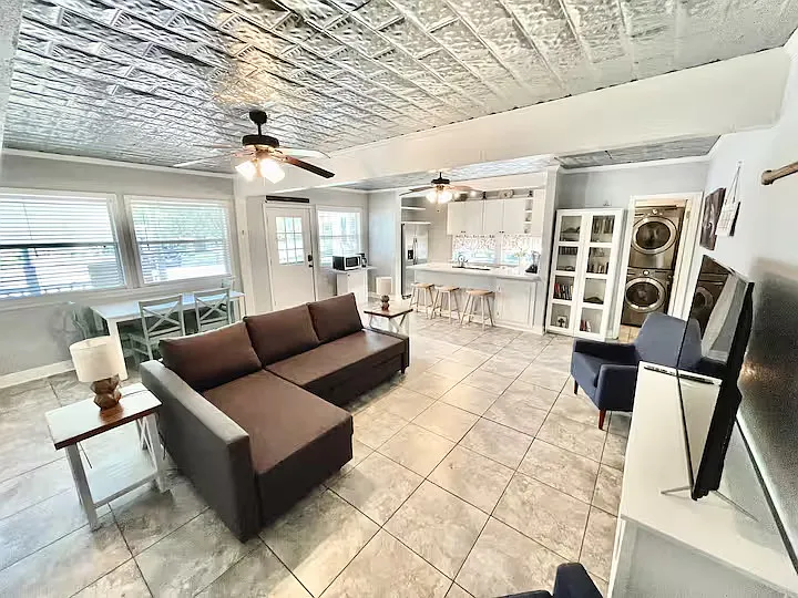 2 bed, 1.5 bath, 1000 sqft, $1,895 — Photo 3