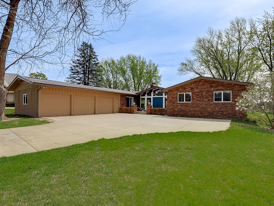1st image of 70 Valley Ln
