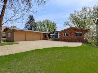 70 Valley Ln, Hastings, MN 55033