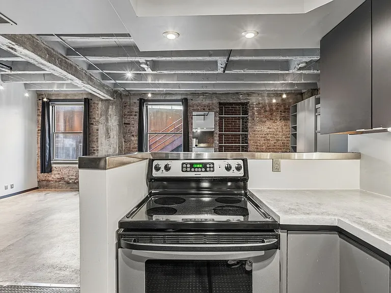 312 S 16th St #303 — Photo 28