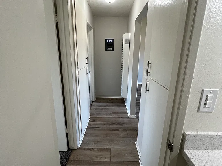 1021 E Cypress Ave — Photo 18