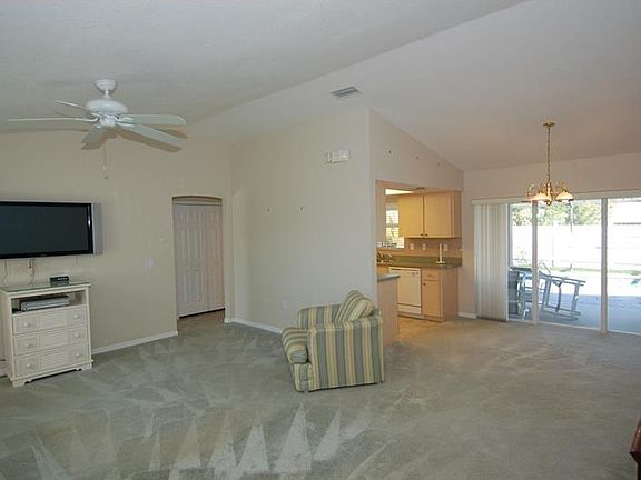 3rd image of 18827 Ayrshire Cir
