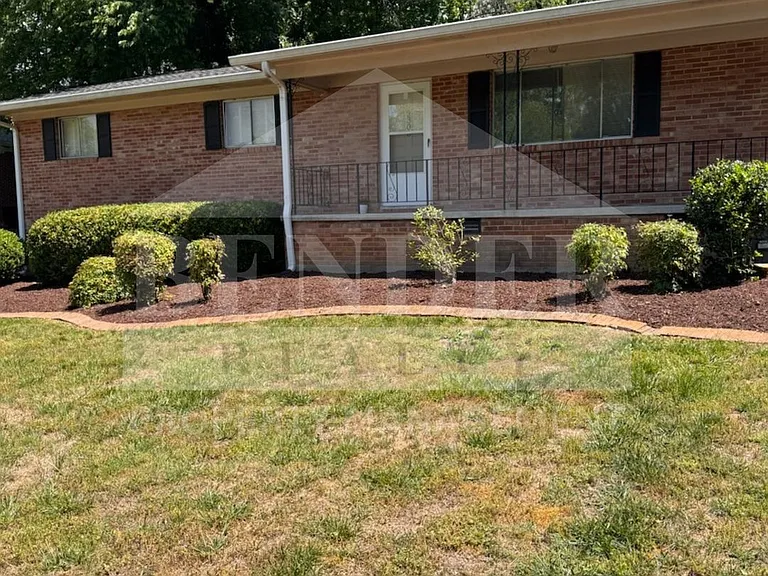 2300 Oakland Dr NW — Photo 1
