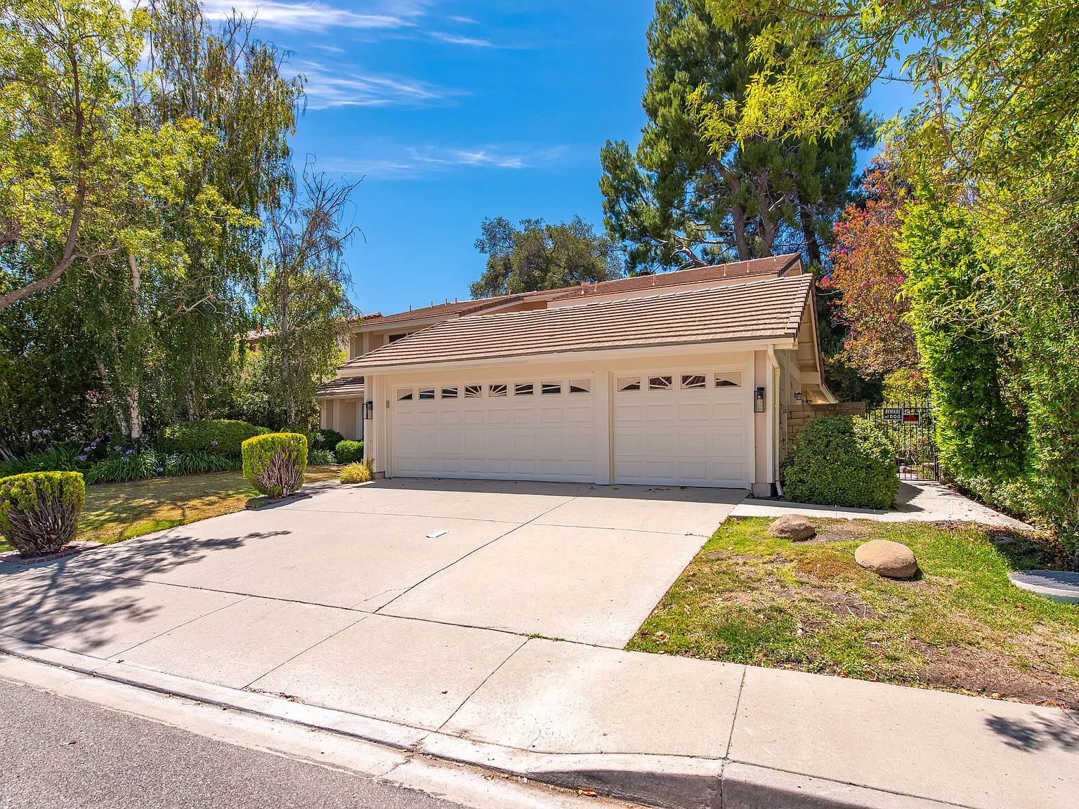 5 bed, 3.5 bath, 3128 sqft, $6,250 — Photo 2