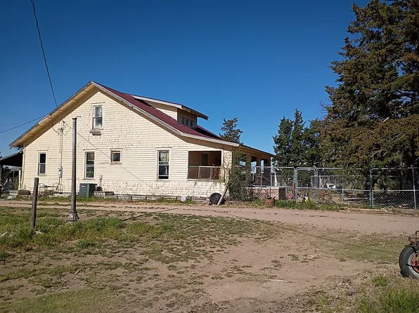 285 6th St, Benkelman, NE 69037