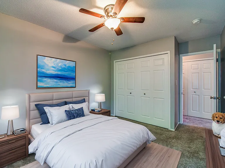 Hillcrest Club Apartments — Photo 14
