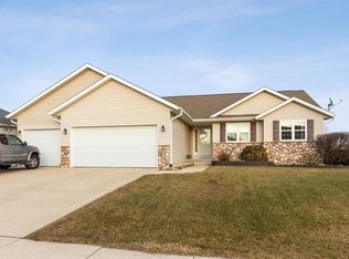 802 Wood Lily Rd, Solon, IA 52333