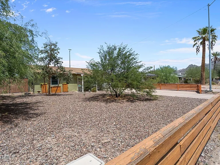 1324 E Orangewood Ave — Photo 19
