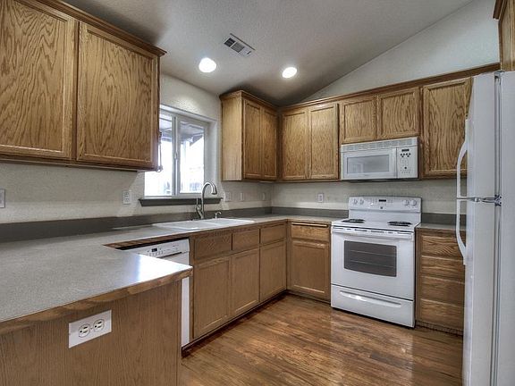 2nd image of 1450 Beekman Ave