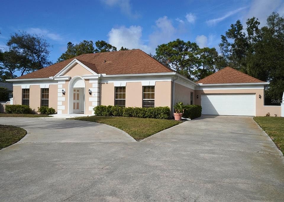1st image of 16 Golf View Dr