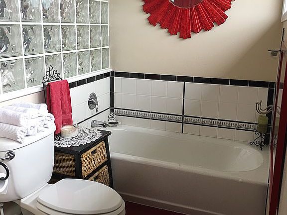 Third floor full bath. 