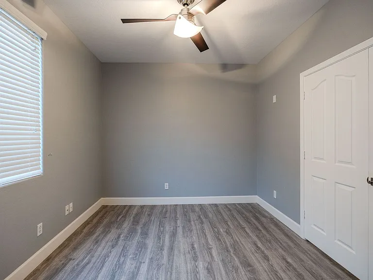 1546 E Nightingale Ln — Photo 30