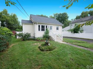 1523 Glenwood Dr, Piscataway, NJ