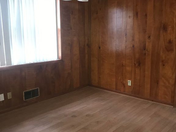 4th image of 864 Amberwood Way