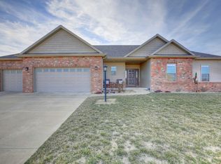 1901 Roseland Dr, Mahomet, IL