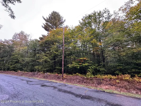 9 Kimberly Ln, Gouldsboro, PA 18424