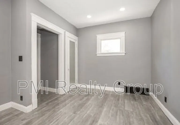 12203 Castlewood Ave — Photo 6