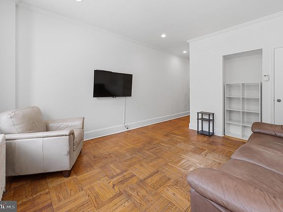 4th image of 3693 Calumet St