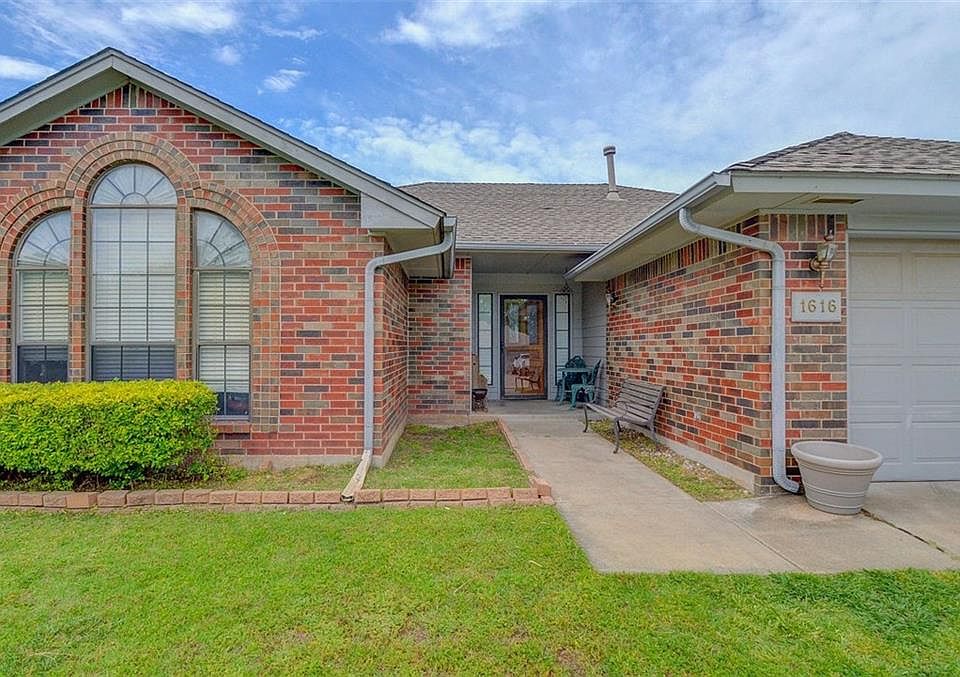 1st image of 1616 Oriole Dr