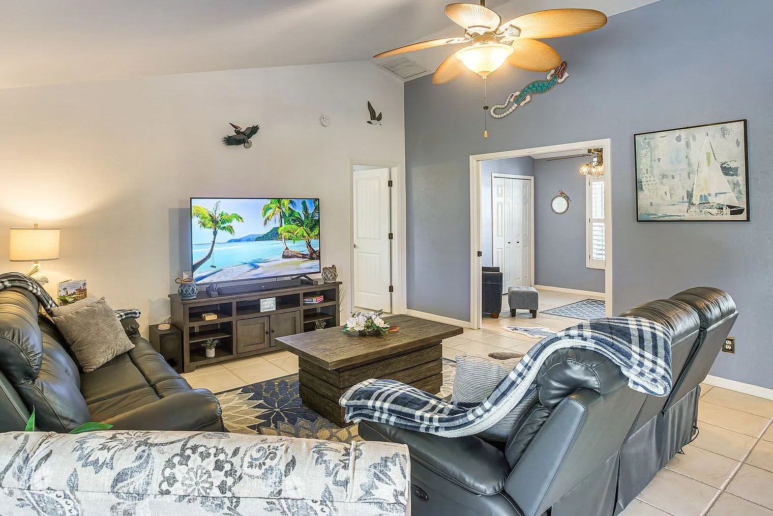 3 bed, 2.0 bath, 1689 sqft, $7,522 — Photo 2