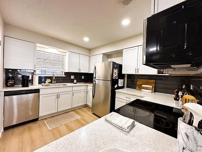 9332 Derrik Dr — Photo 6