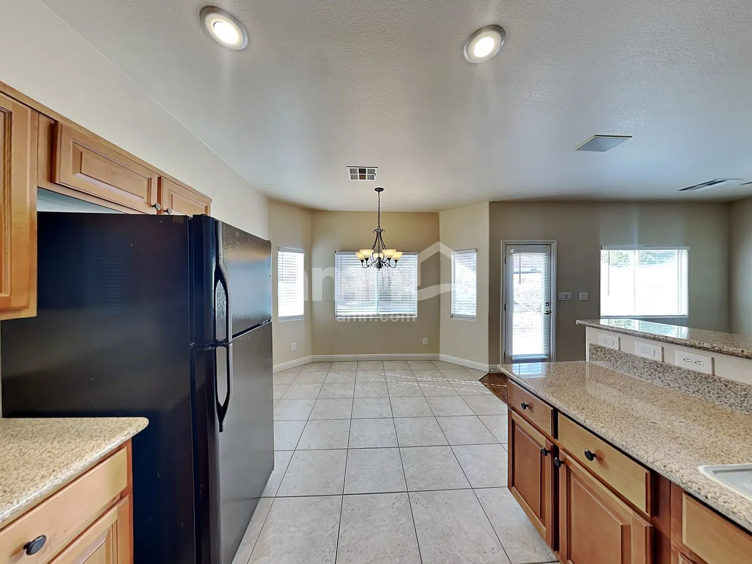 3 bed, 2.5 bath, 1755 sqft, $2,310 — Photo 4