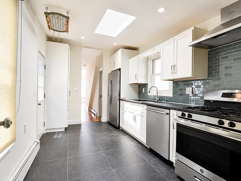426 Jefferson St #1 — Photo 2
